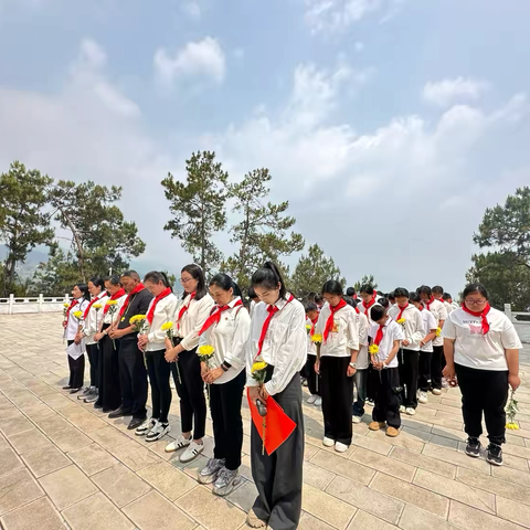 缅怀烈士功绩 书写时代担当
