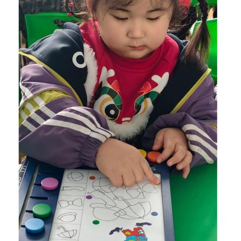 初识逻辑狗--西岗镇中心幼儿园柴里矿区园小班社团活动11.13