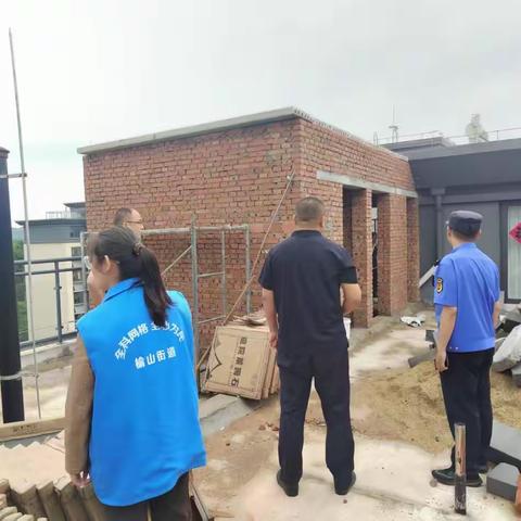 普法释理拆违建，联合执法护安居