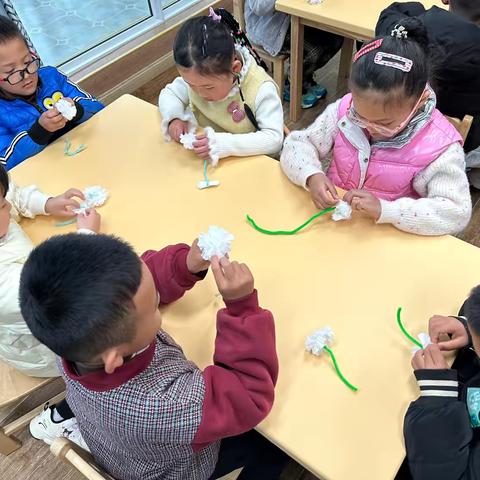 “我想送你一束花”官渡区第七幼儿园幸福邻里校区大四班三八妇女节活动