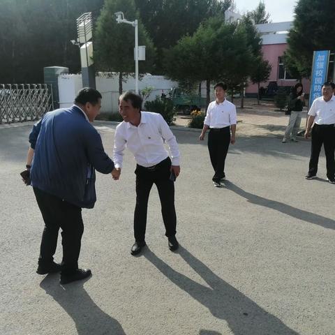 “帮扶助学，放飞梦想”—中科院行管局何主任一行走进库伦旗六家子镇中心校