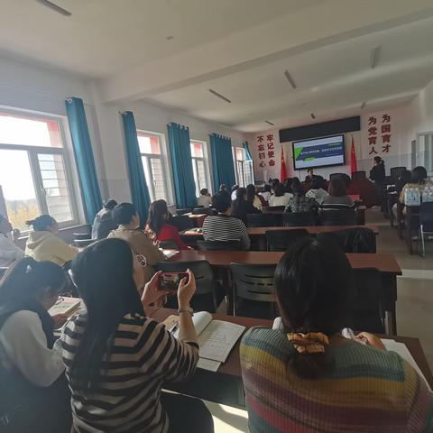 “专家引领，雏雁培优”—六家子镇中心校开展校际联盟教研活动