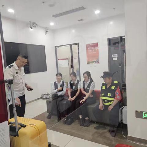 【消保播报】提升金融素养和风险防范意识——瓦房店共济支行在行动