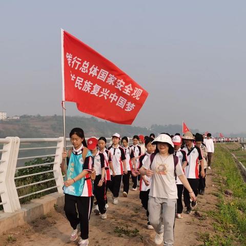 海润青春志，少年国安行——泸县海潮镇学校开展远足拉练活动