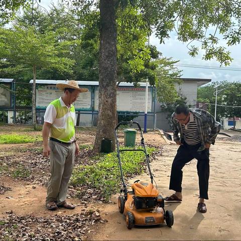 “洁净校园迎开学，情满校园秋意浓”——芙蓉田学校校园环境卫生清理活动
