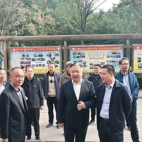 李利华到洪绪中学调研工作