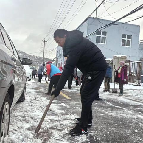 常家村党员群众齐动手 扫雪除冰暖人心