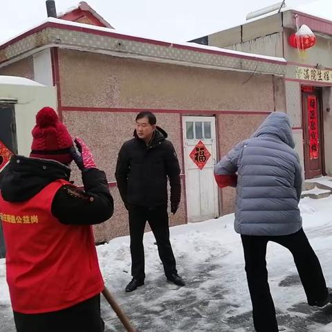 党员群众齐上阵，破冰清雪保畅通