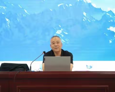 武安市普法讲师团成员朱利军到向阳小学宣讲民法典