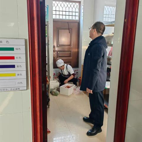 校领导督导检查学校食堂食品安全工作