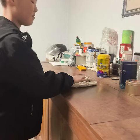 劳动之美，点亮生活——莲湖小学六（8）班家务劳动纪实