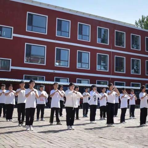 南宫井小学武术操比赛展风采