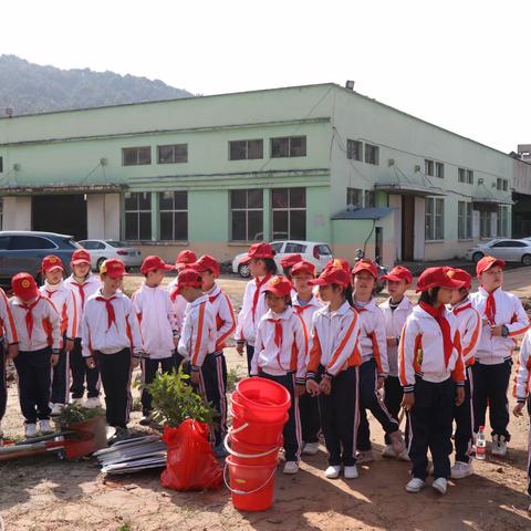 浇灌希望 种植未来 ——建瓯市实验教育总校实验小学四（1）中队红领巾社会实践活动