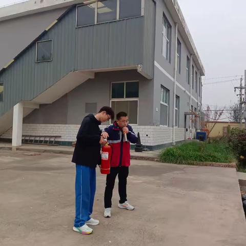 安丰二中开展消防灭火知识安全教育活动