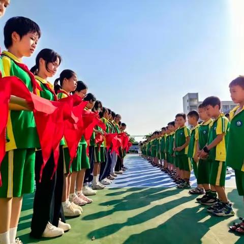 “学习二十大，争做好队员”化州市良光镇中心小学一年级新队员入队仪式。