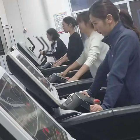 阿勒泰哈巴河支行开展“爱自己、爱运动”主题健身活动