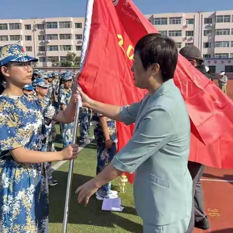 【六年级十六班】 迷彩绘青春，意志铸成长 滨城区第三中学2025级新生开学军训圆满结束