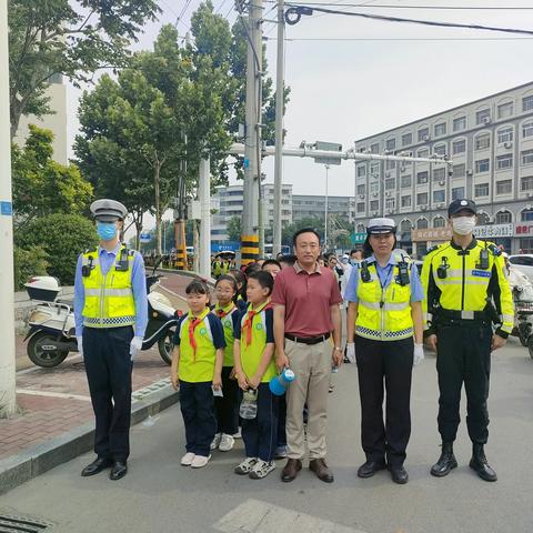 《​你出行 我护航——济宁市中交警队为学生“保驾护航”》