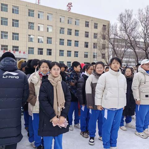 "驰冰雪 展青春"市二实验中学开展冰雪体育课活动