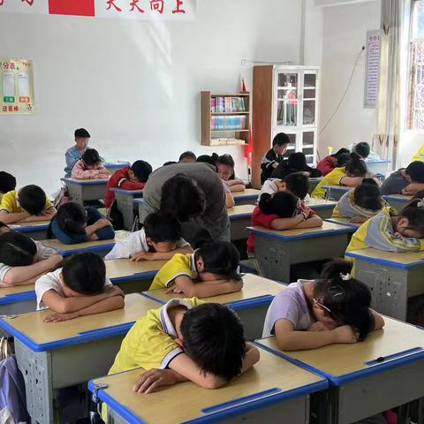 从小有规矩，长大有修养——三年级八班家长进课堂