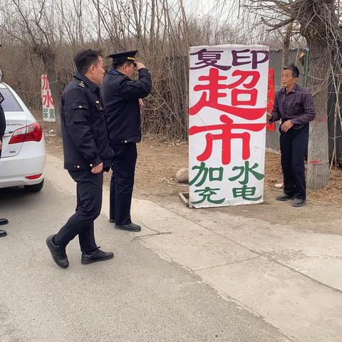 拆除公路违规广告牌 消除道路交通安全隐患