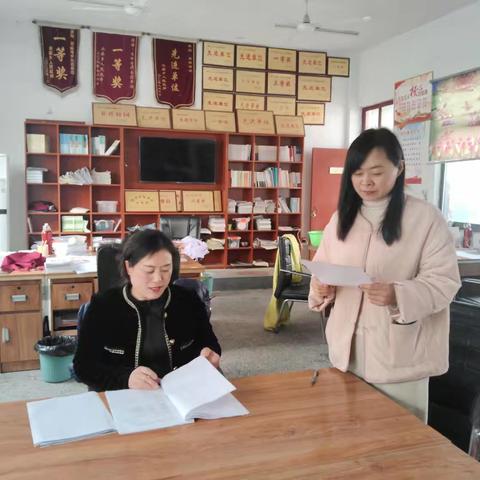 快乐如阳光，温暖如心房            ---冯阁小学语文教研活动