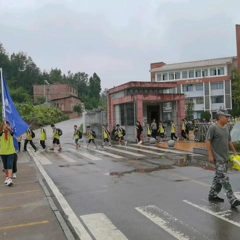 旺隆小学“寻农耕文化  田间天地  悟劳动之美”研学活动