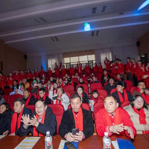 沿河土家学会组织会员代表观看电影《三月李花开》