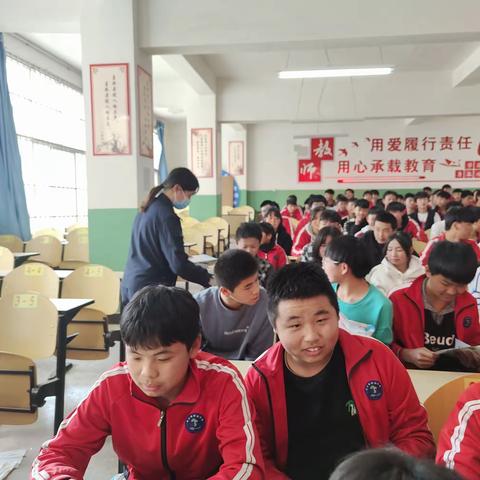 东山镇初级中学法治教育进校园