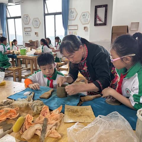 白沙黎族自治县第一小学陶然自得陶艺社团活动简讯2