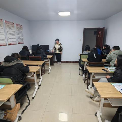 赛罕路社区开展垃圾分类培训会
