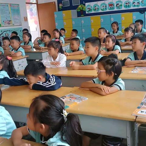 雷雨多发季，防护正当时—汶源学校二年级七班举行“防雷电、防暴雨”安全教育活动