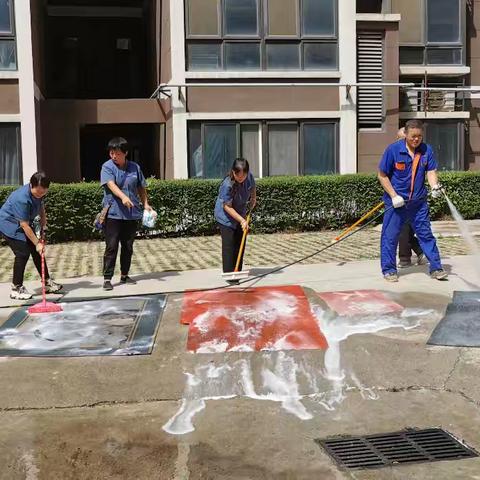 “暖心行动 ”曲江春馨苑项目举办免费为住户清洗地垫、窗纱活动。