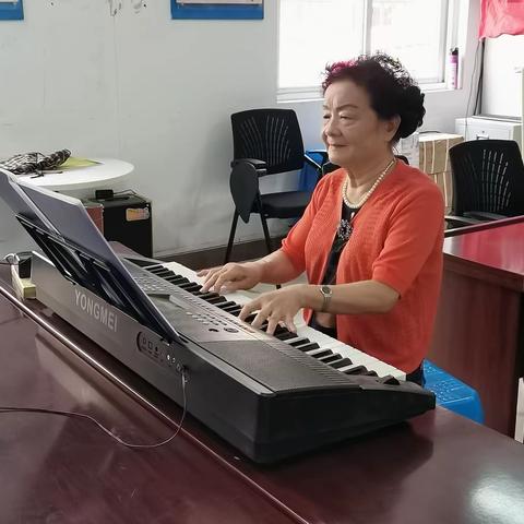 围炉＂连馨”一一邻里同乐课堂。任港街道黎明社区老年大学8月份上课集锦