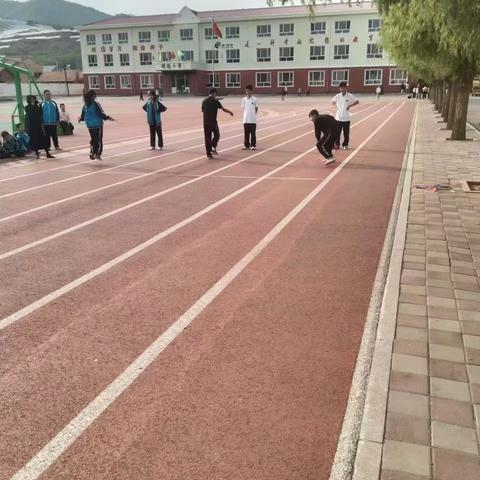 少年意气  青春飞扬——步古沟满族中学接力障碍跑比赛