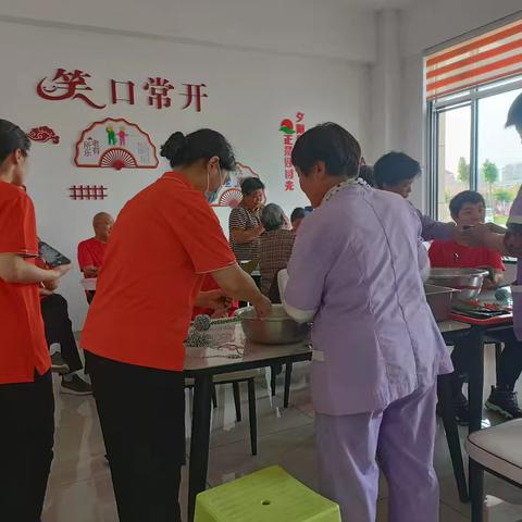 章丘区明水街道查旧社区如康家园组织端午节包粽子活动