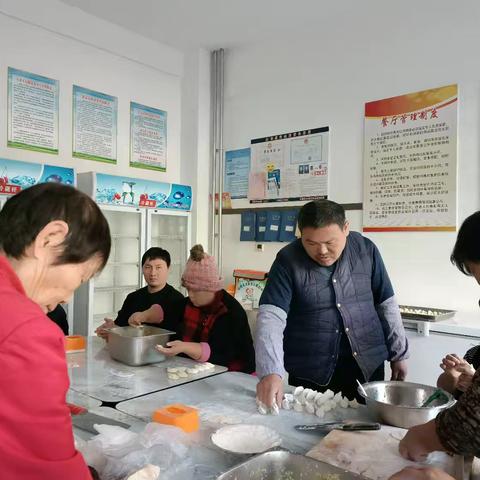 章丘区明水街道查旧社区日间照料中心组织重阳节活动