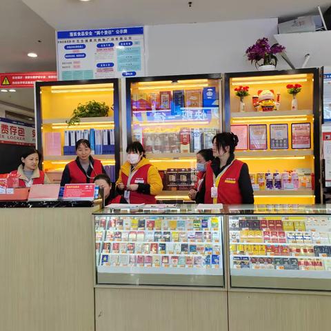 为提升顾客满意度，提高服务质量，黄冈店服务课班前会进行服务意识培训。