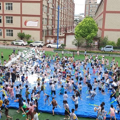 宜阳县红旗实验学校托管二年级——泡沫之夏 戏水狂欢