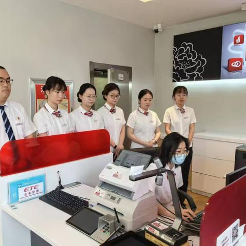 宝石根街支行开展网点日常培训