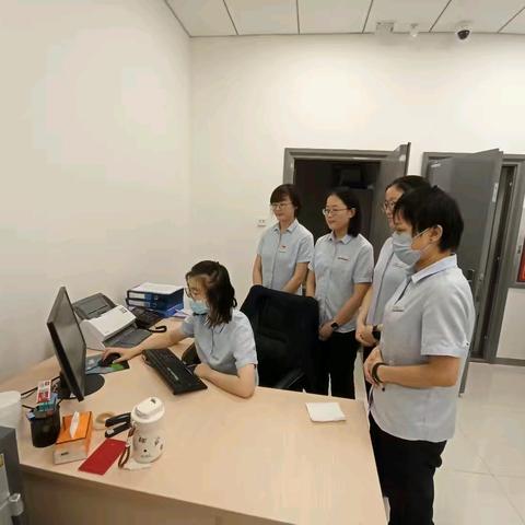 锡盟分行二中支行团支部开展主题团课