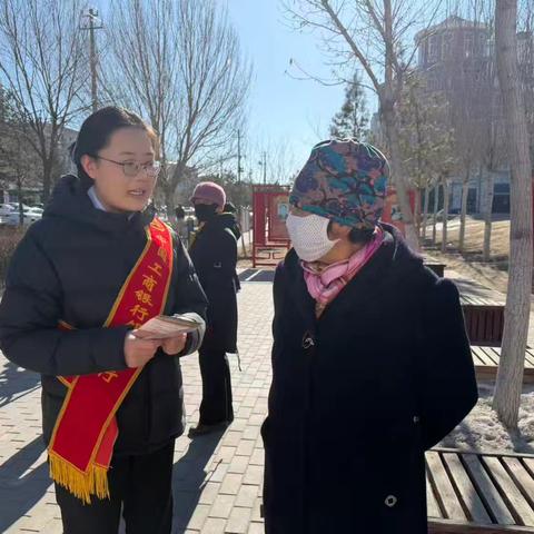 锡盟分行二中支行开展反假货币宣传活动