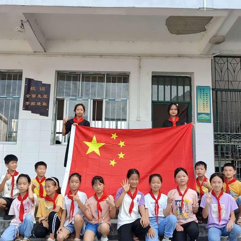 喜迎国庆，红旗飘扬           ——平流小学为祖国庆生