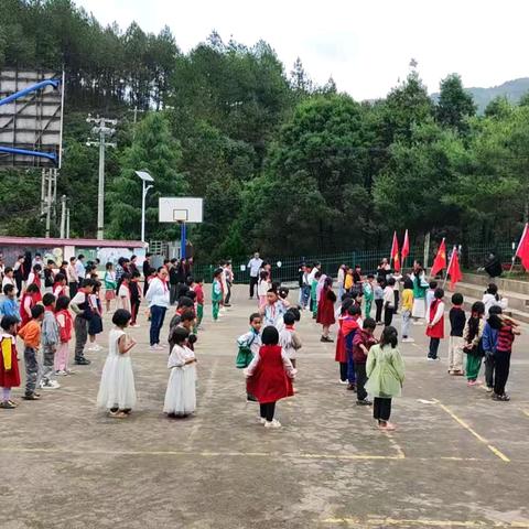忙海完小六一“红领巾爱祖国”活动纪实