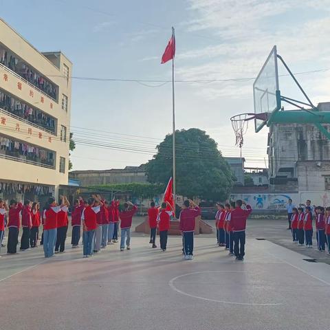 横州市云表镇站圩高级小学举行“争做新时代好队员”第74个建队纪念日活动