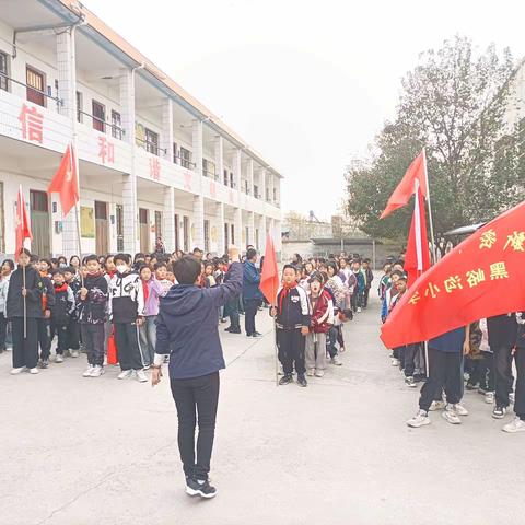 缅怀 致敬 传承——新密市白寨镇黑峪沟小学清明节祭扫烈士墓活动