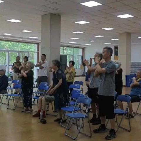 【同心文东】“青春伴夕阳 ，非遗共传承”——大学生志愿者与老干部的温情手作