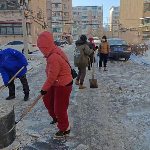 彩玉社区开展“共扫一城雪、同爱一个家”  清雪除冰志愿服务活动