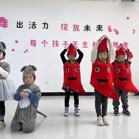 县幼童话剧社团活动