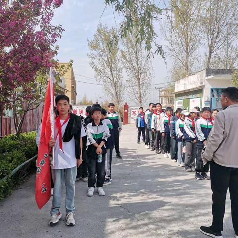 人间最美四月天，清明踏青正当时       ——卫辉市庞寨乡柳位完全小学毕业班踏青活动纪实